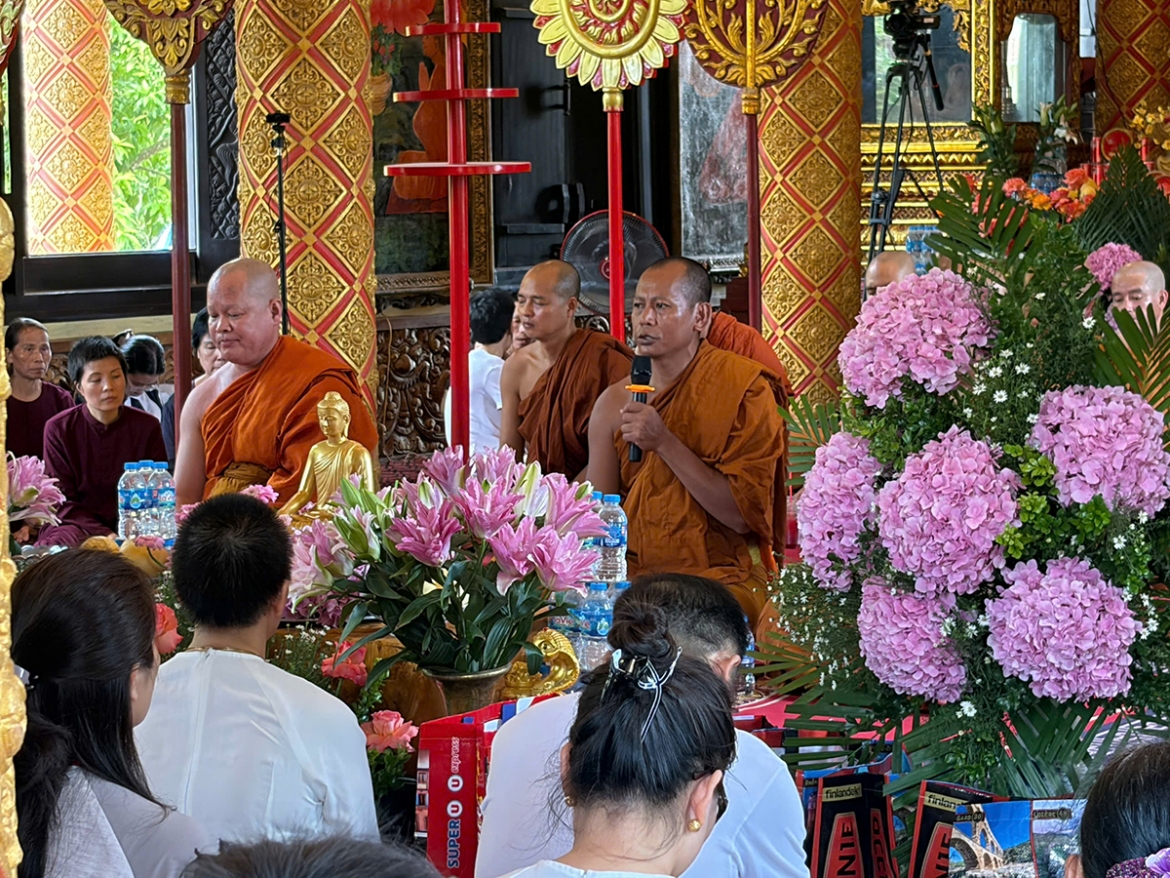 Dong bao khmer to chuc le dang y tam mua va cau sieu cho cac anh hung liet si hinh anh 2