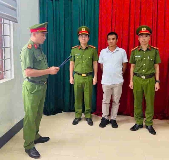 Khởi tố 2 đối tượng đổ trộm hơn 315 tấn chất thải đá, gây ô nhiễm môi trường