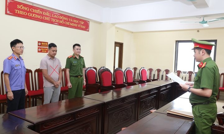 khoi to chu duong day san xuat 16.000 san pham gia thuong hieu thoi trang owen hinh anh 1