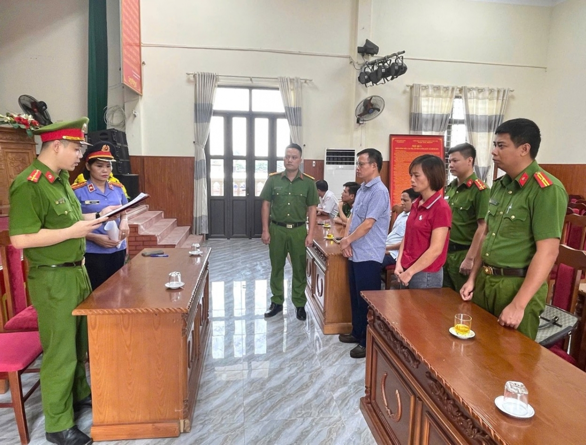 De ngoai so sach hon 1,4 ty dong, 4 cuu can bo xa o ninh binh bi khoi to hinh anh 1