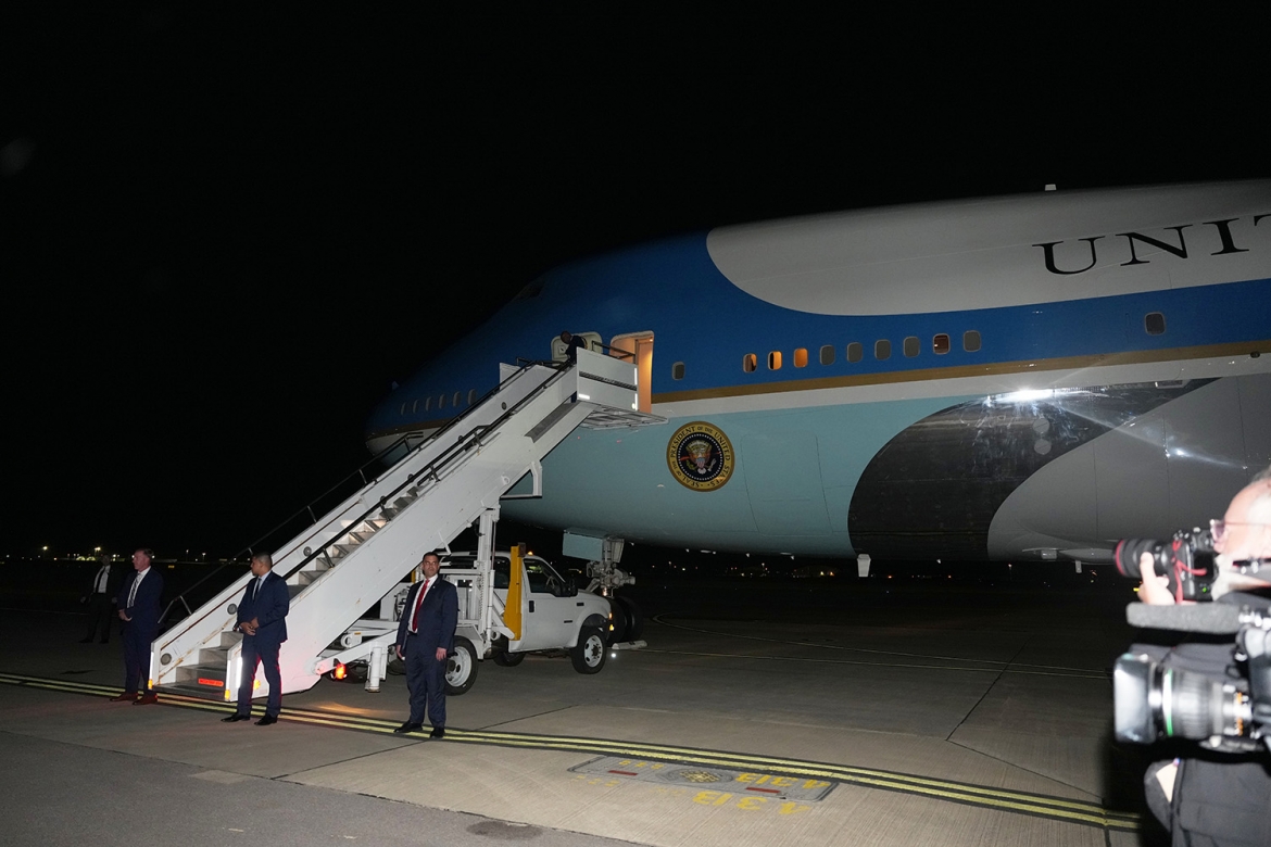 vi sao ong trump doi chuyen co khong luc mot khi roi tho nhi ky hinh anh 2
