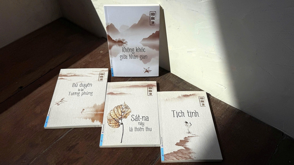  khong khoc giua nhan gian hoc cach binh yen di qua noi buon hinh anh 3