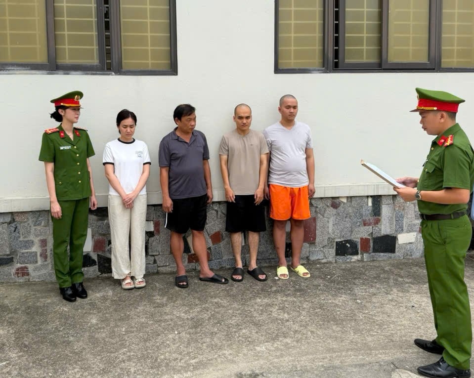 cong an thanh hoa thu giu them 354 vien kim cuong trong vu an buon lau hinh anh 1
