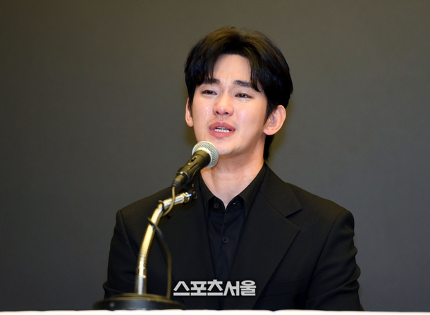 kim soo hyun no nu cuoi trong lan dau xuat hien sau hon mot nam hinh anh 3