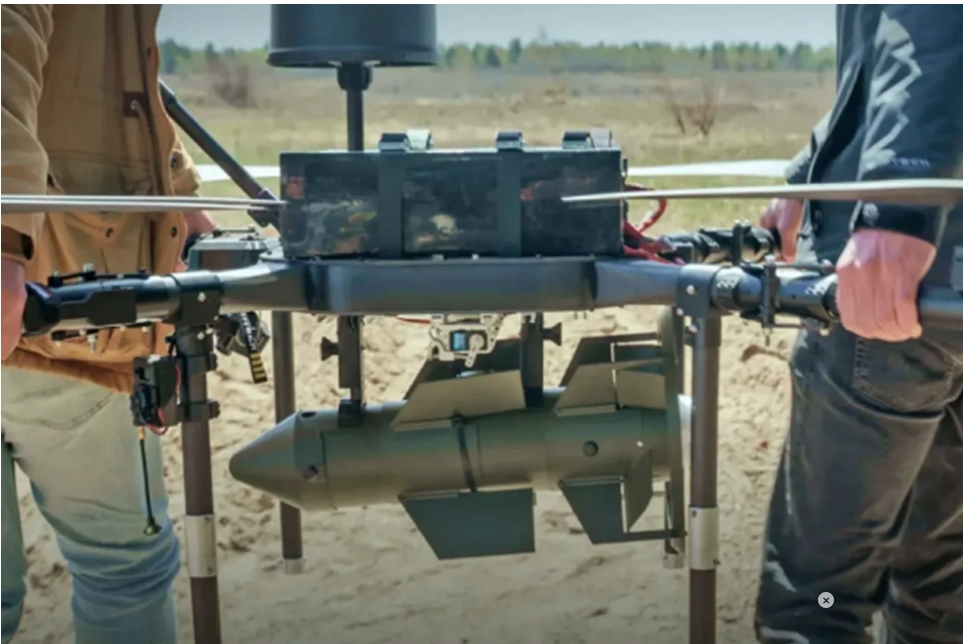 ukraine che bo kit dan duong cho bom, giup uav danh chinh xac muc tieu hinh anh 1
