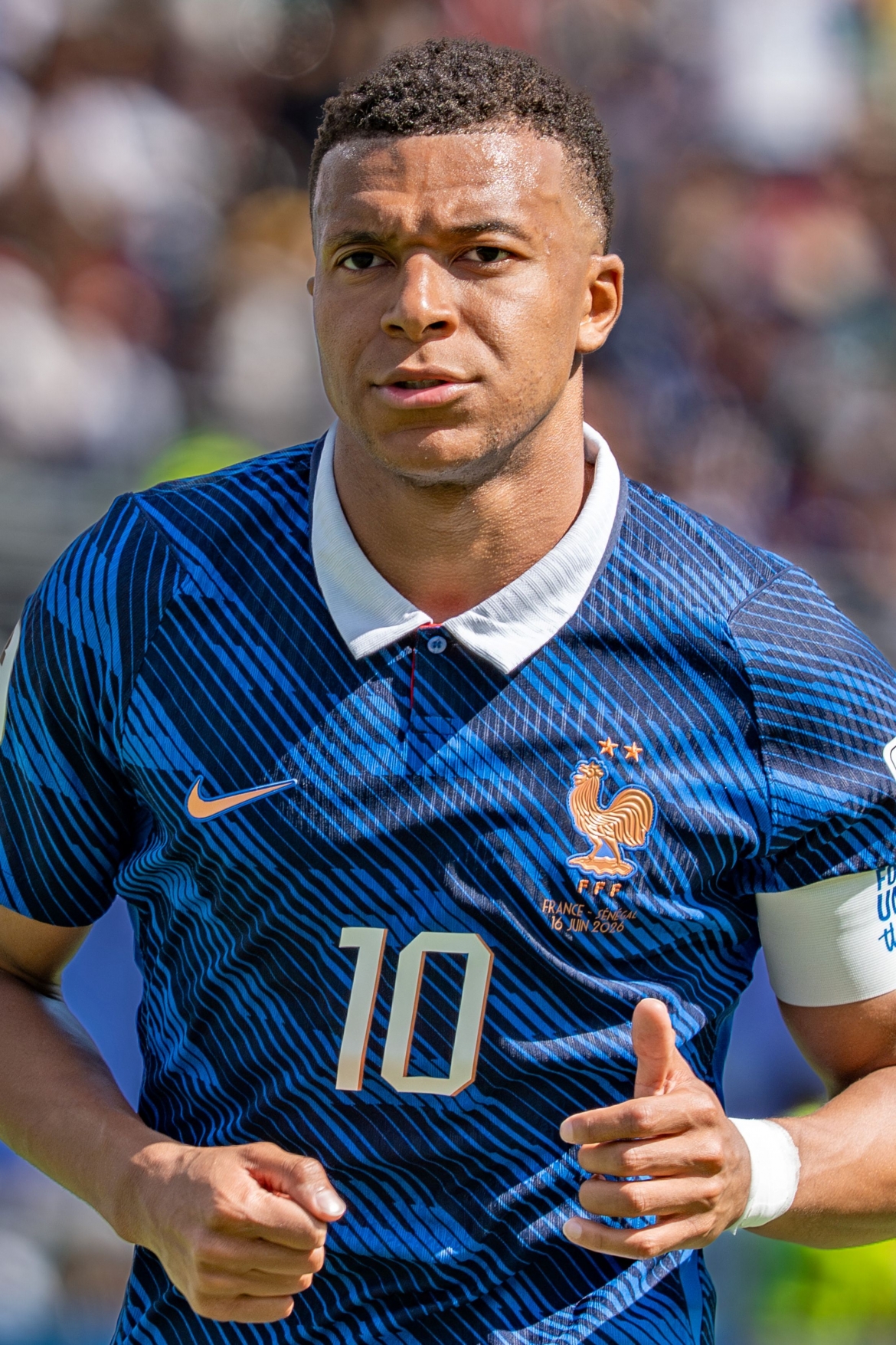 yeu hay ghet, kylian mbappe van la bieu tuong van hoa moi hinh anh 1