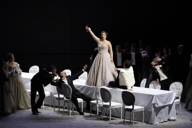 nha hat ho guom dua phien ban la traviata chuan italy len san khau ha noi hinh anh 3