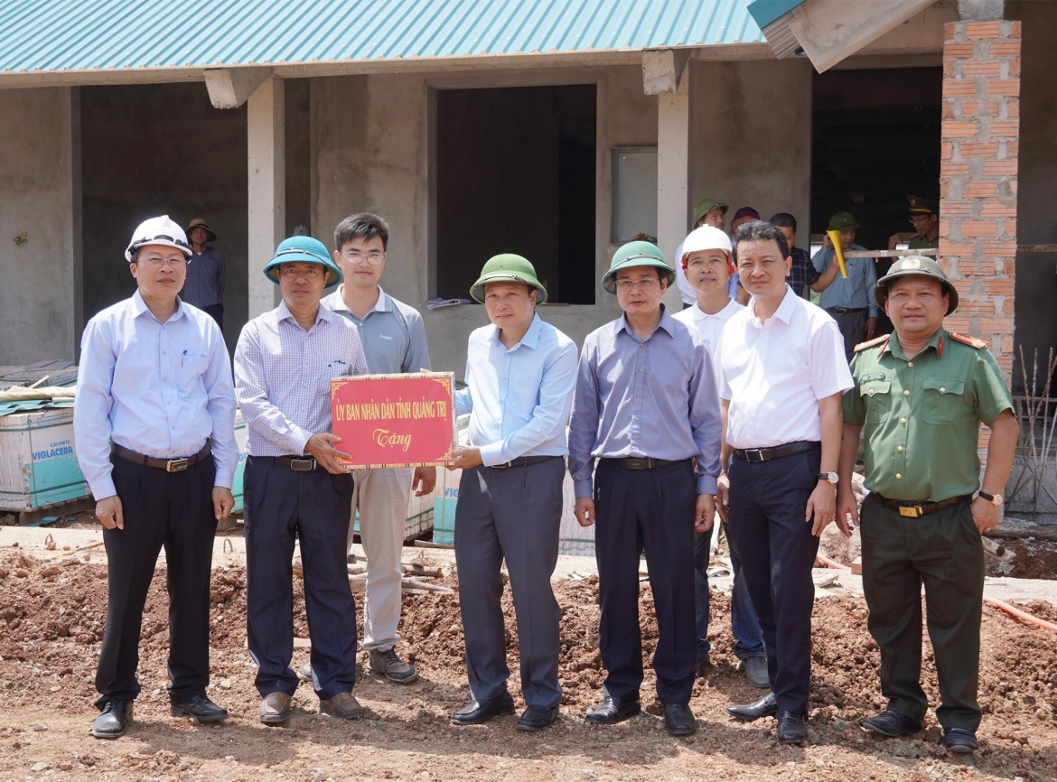 quang tri chay nuoc rut som hoan thanh truong hoc bien gioi truoc nam hoc moi hinh anh 4