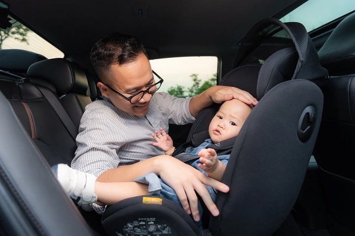 taxi cung can lap ghe tre em, tai nan khong phan biet xe nha voi xe dich vu hinh anh 1
