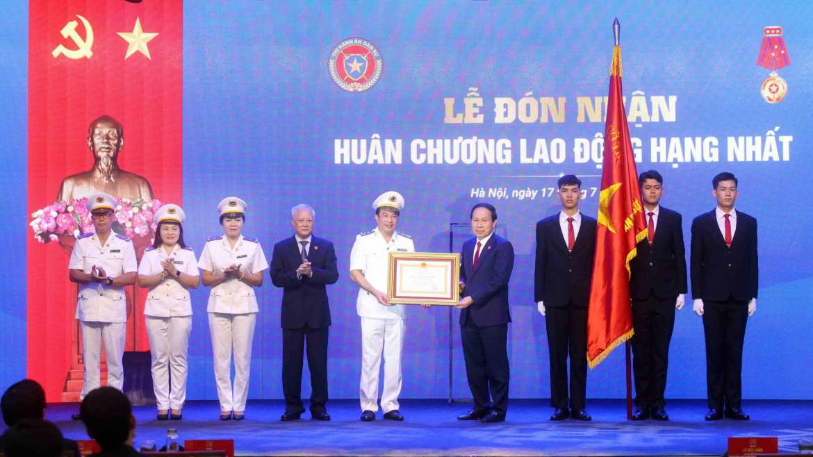 pho thu tuong le tien chau thi hanh nghiem minh moi ban an co hieu luc hinh anh 3