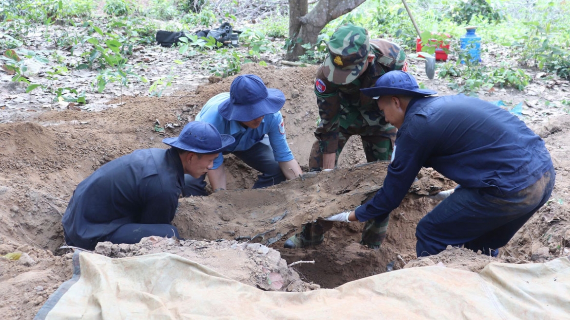 nghia tinh quoc te va vong tay dat me hinh anh 1