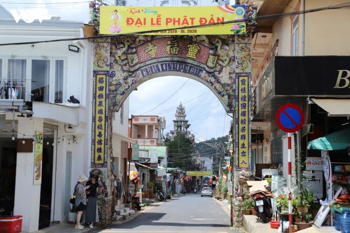 a unique pagoda in da lat built from millions of broken pieces picture 1