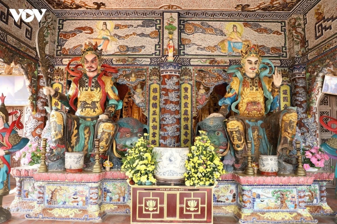 a unique pagoda in da lat built from millions of broken pieces picture 11