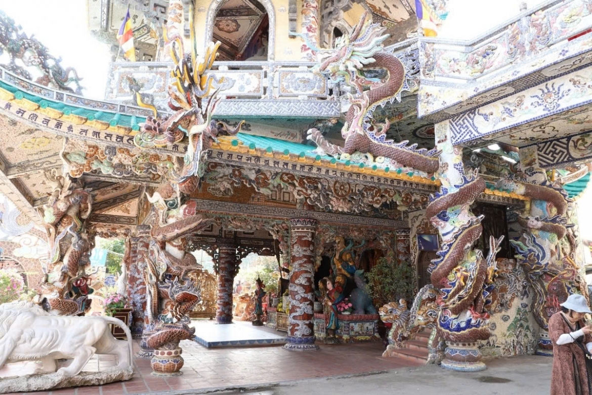 a unique pagoda in da lat built from millions of broken pieces picture 12