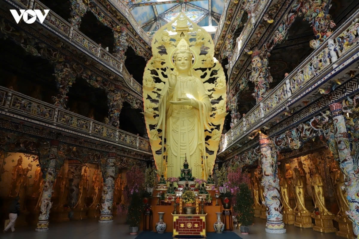 a unique pagoda in da lat built from millions of broken pieces picture 9