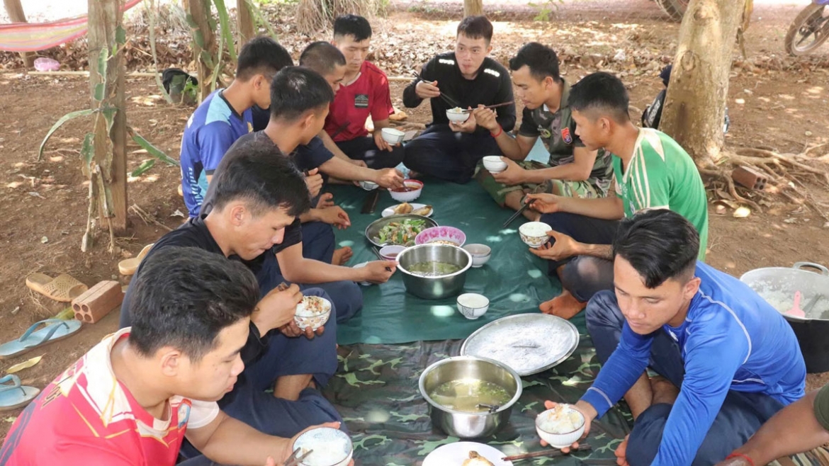 xuyen rung sau di tim hai cot liet si o campuchia hinh anh 8