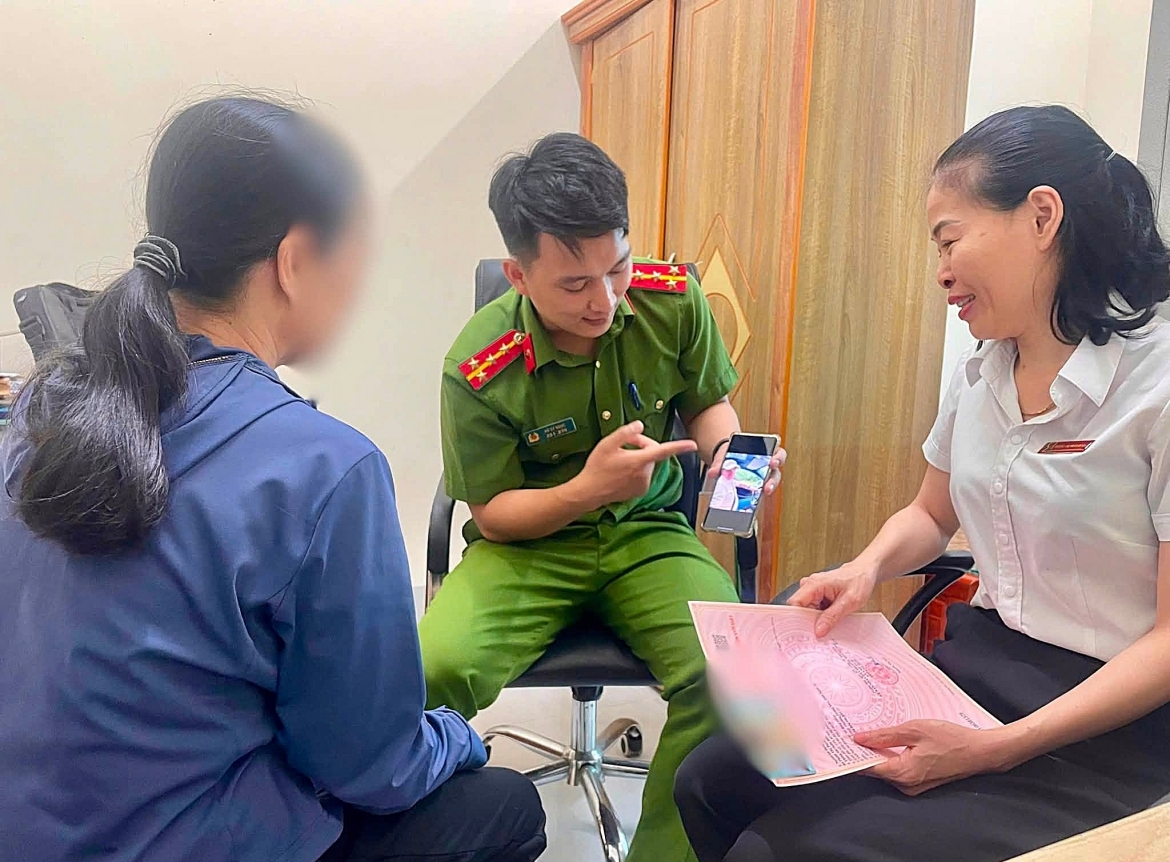nguoi phu nu o nghe an mang so do di vay tien de chuyen cho doi tuong lua dao hinh anh 1
