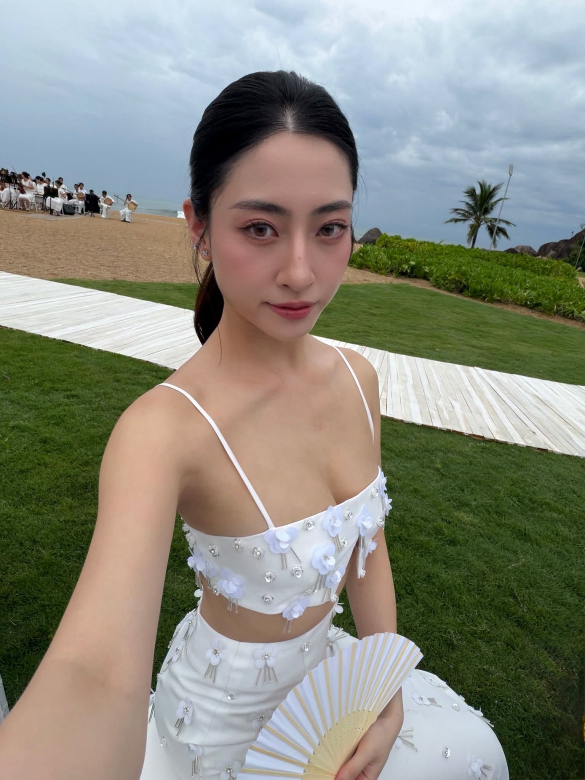sao viet 4-7 thuy ngan gay sot voi loat anh khoe dang tren bien hinh anh 6