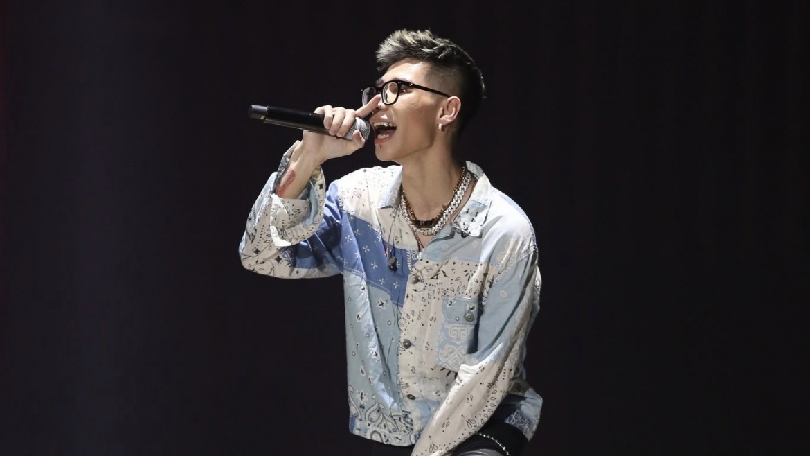 mck xin loi, thong bao go bo cac noi dung khong phu hop trong album moi hinh anh 1