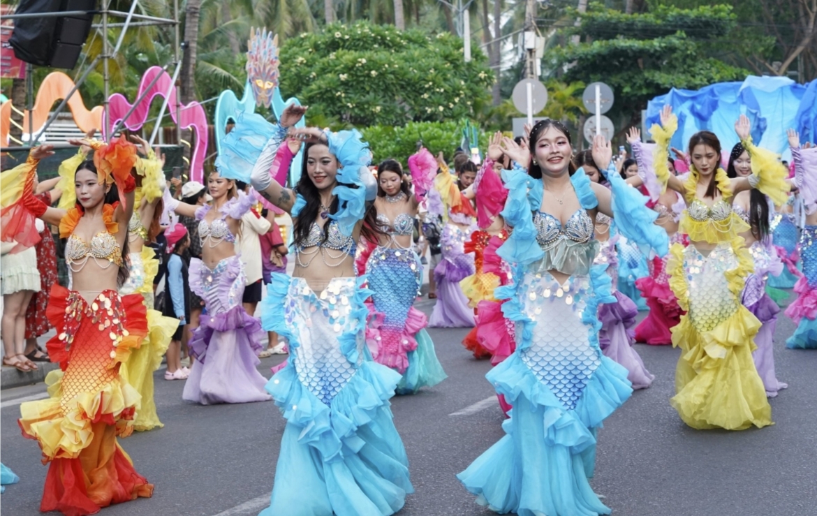 nearly 2,000 women feature in ao dai event at khanh hoa sea festival 2026 picture 4