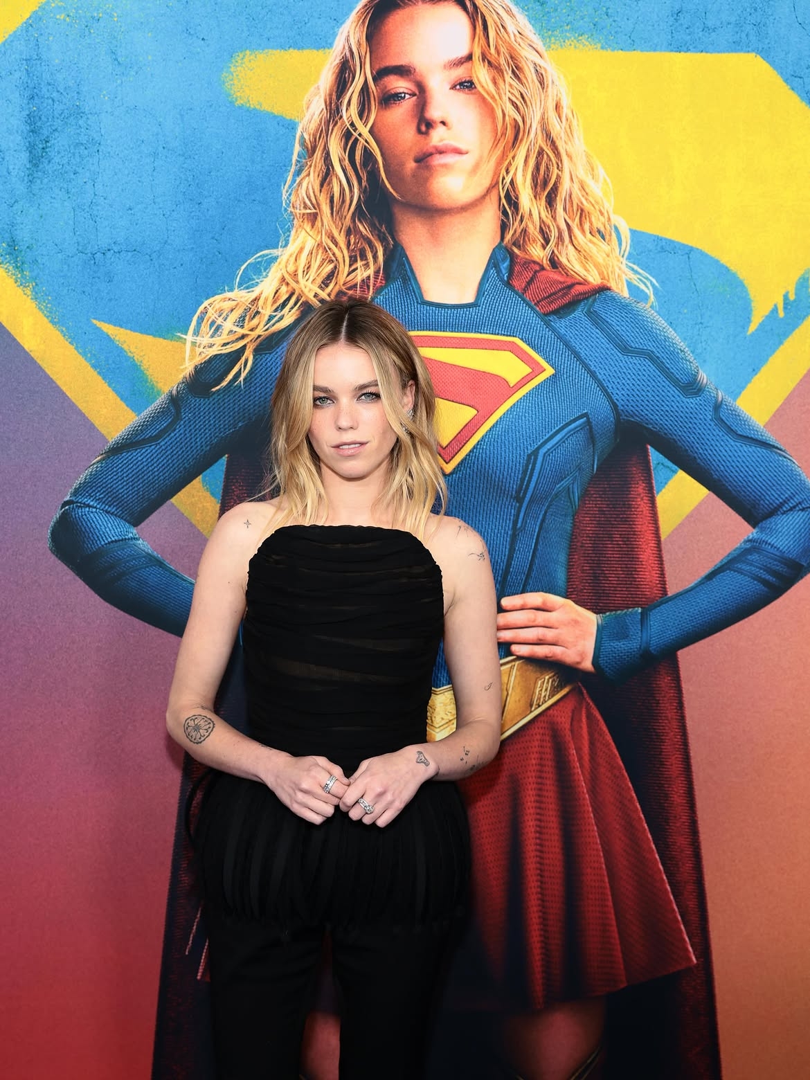 milly alcock va cu nga dau tien cua supergirl sau cai bong superman hinh anh 3