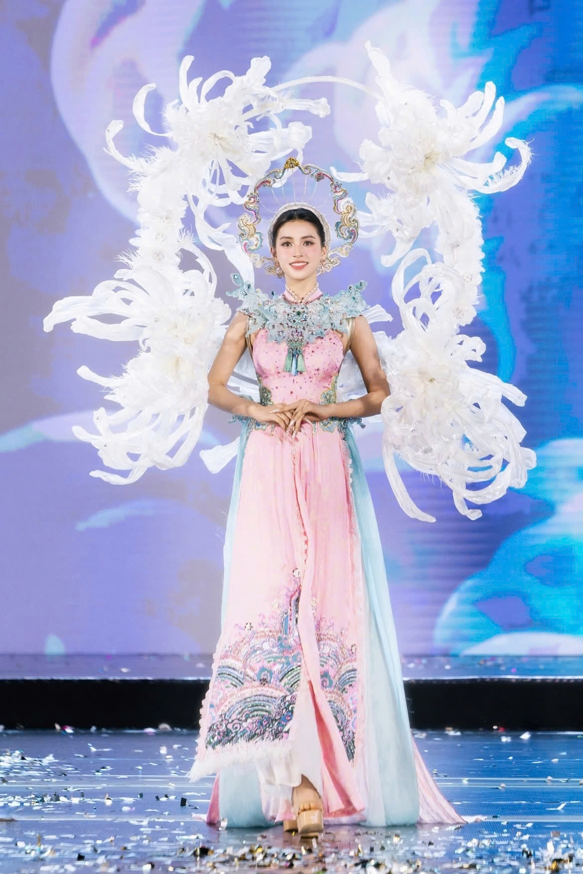 miss grand vietnam 2026 contestants take the stage in semi-final night picture 4