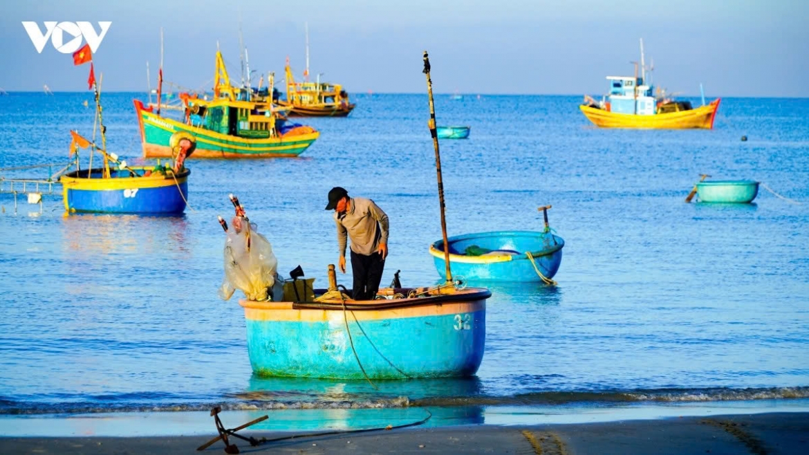 daybreak at mui ne fishing village in lam dong picture 5