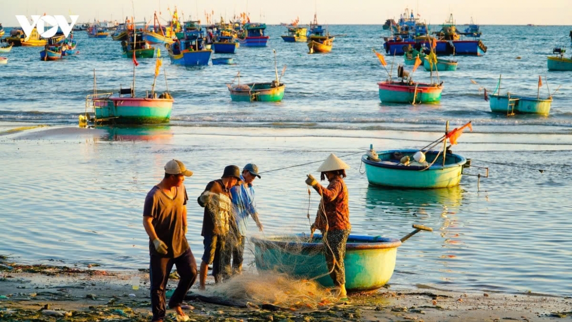 daybreak at mui ne fishing village in lam dong picture 9
