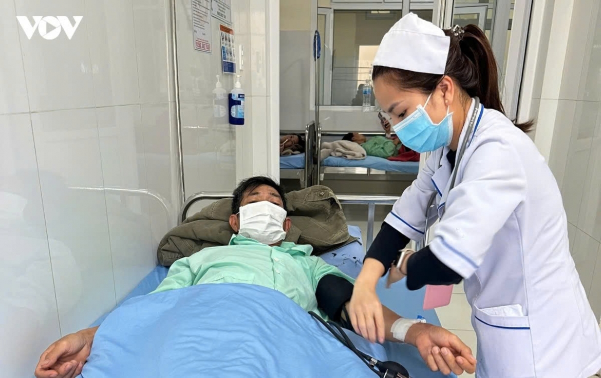 bo y te yeu cau lam Dong lam ro vu 84 nguoi nghi ngo doc sau khi an banh mi hinh anh 1