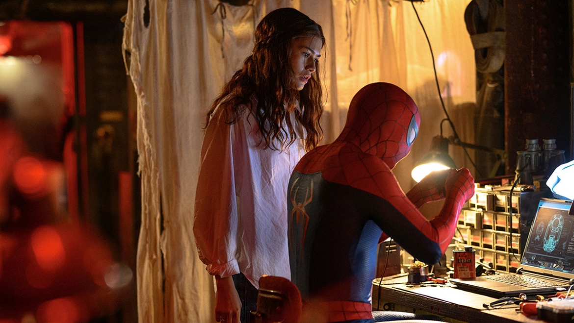 he lo vai dien bi mat cua sadie sink trong spider man brand new day hinh anh 3