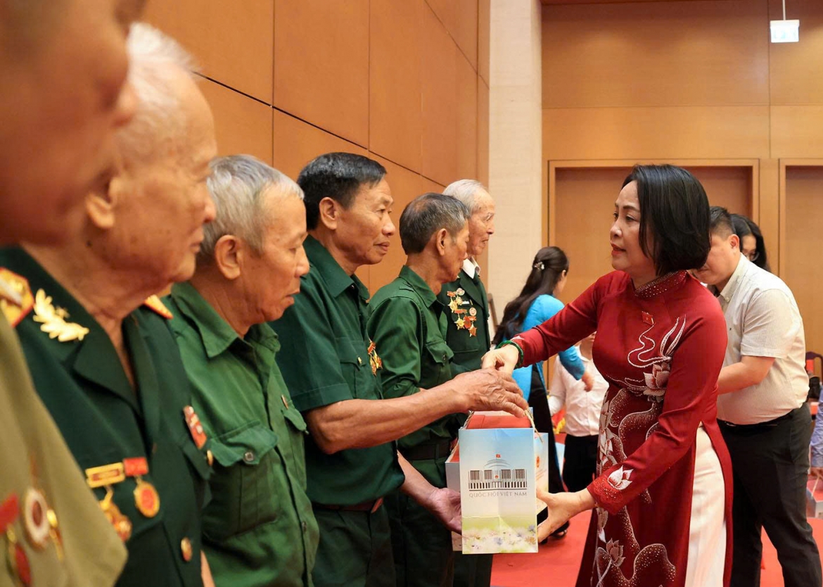 Phó Chủ tịch Quốc hội Nguyễn Thị Thanh gặp mặt người có công tiêu biểu