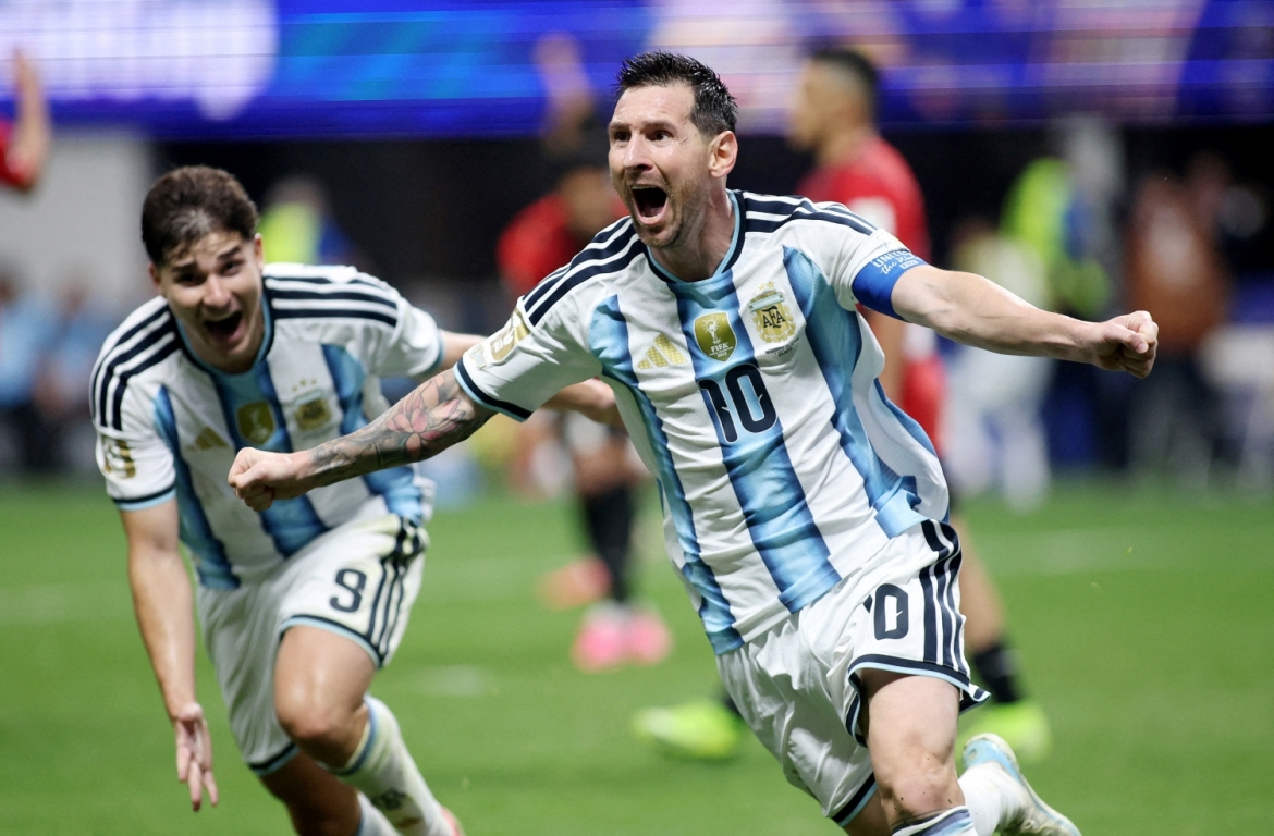 sieu pham o hiep phu giup argentina ha thuy si, thang tien vao ban ket world cup hinh anh 38