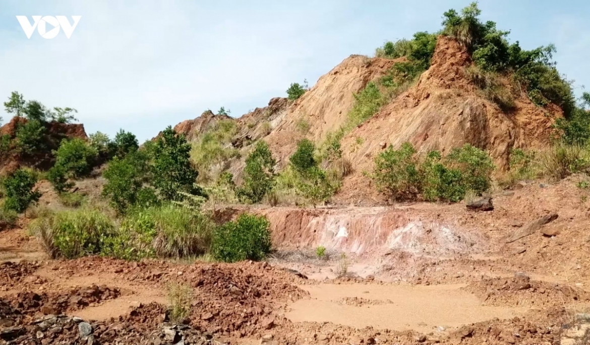 Da nang doanh nghiep khai thac mo khoang san het giay phep nhung khong hoan tho hinh anh 2