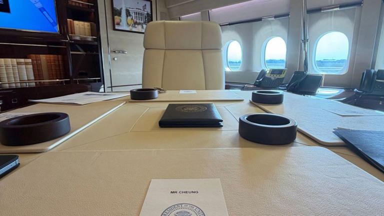 Ong trump thuc hien chuyen bay dau tien tren chuyen co air force one moi hinh anh 2
