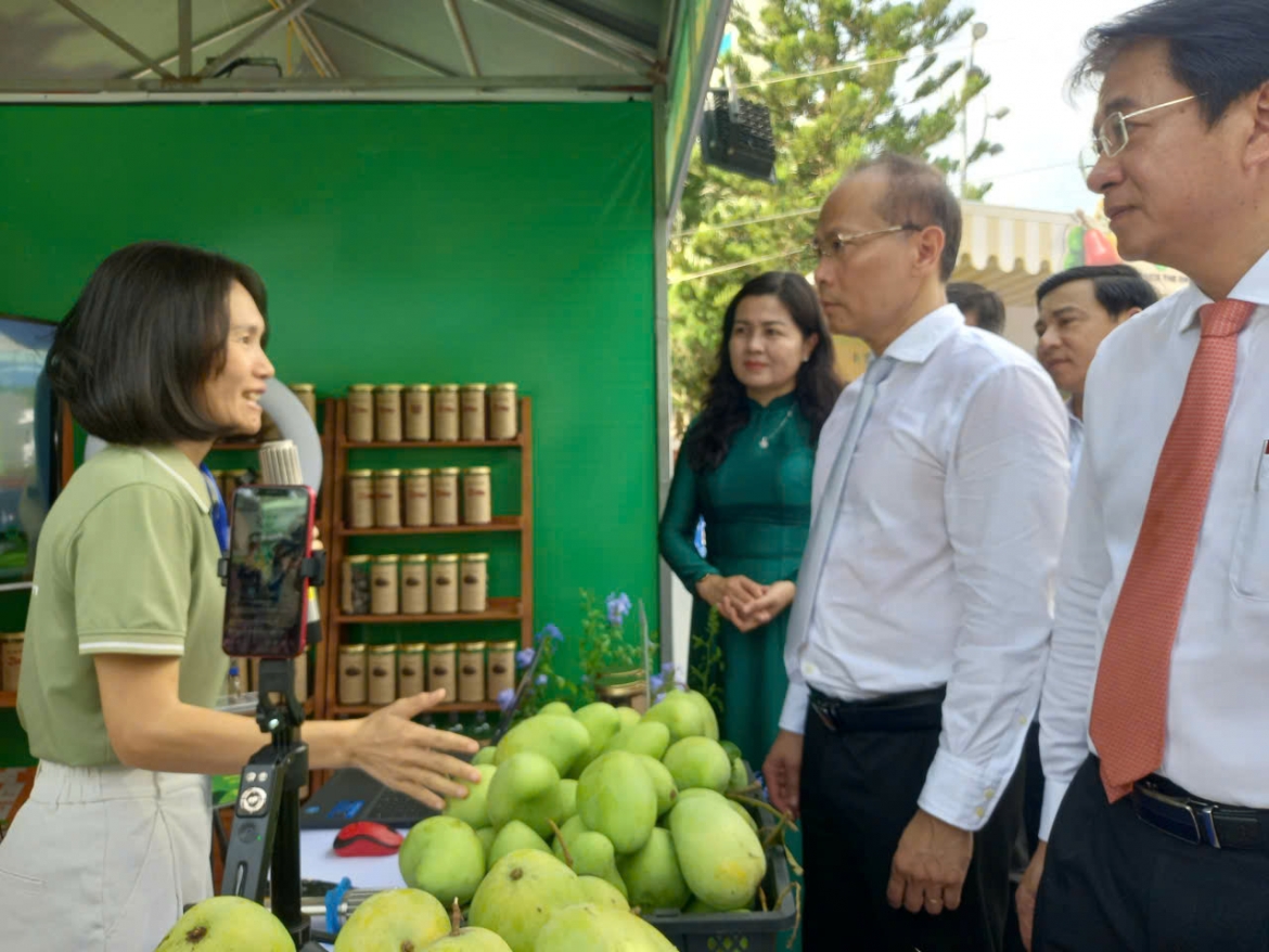 festival bien ket noi nong san khanh hoa sau mot nam hop nhat hinh anh 3