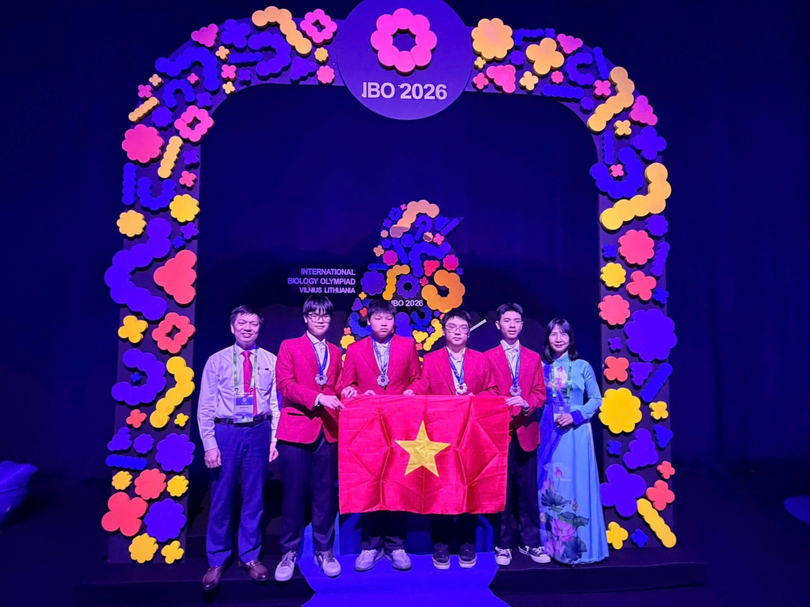viet nam boi thu huy chuong tai olympic quoc te 4 hcv hoa hoc, 4 hcb sinh hoc hinh anh 2