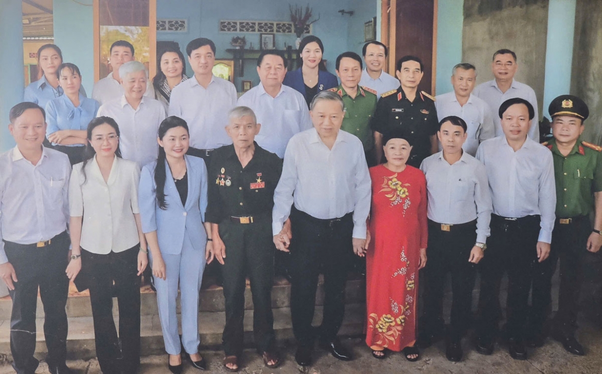 giua thoi binh, nguoi anh hung tien phong hien dat vang mo duong hinh anh 6