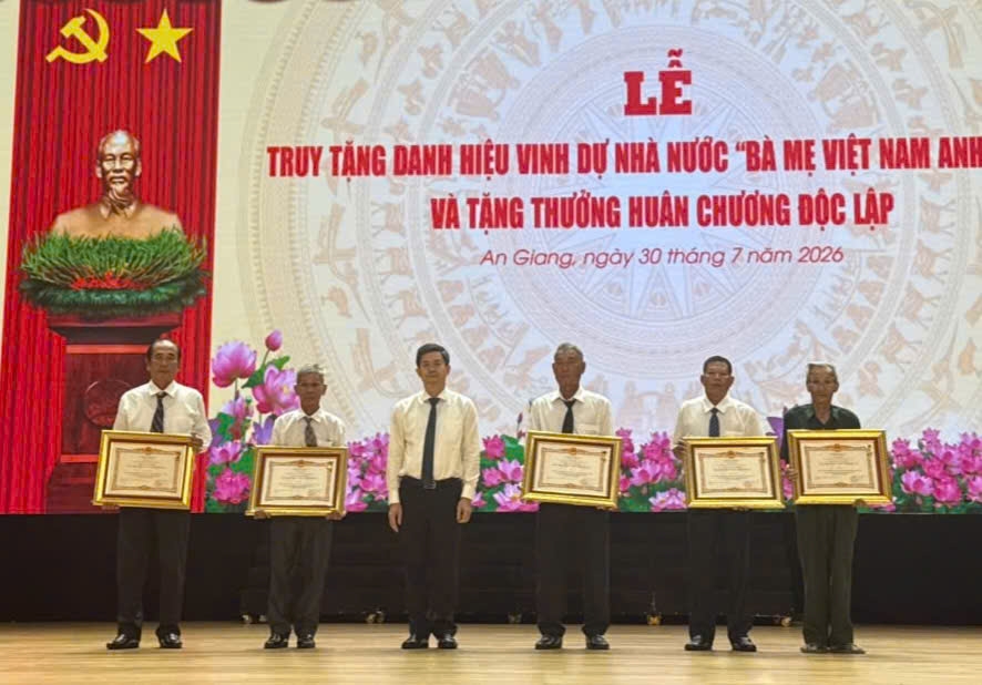 An Giang: 5 bà mẹ được truy tặng danh hiệu Bà mẹ Việt Nam anh hùng