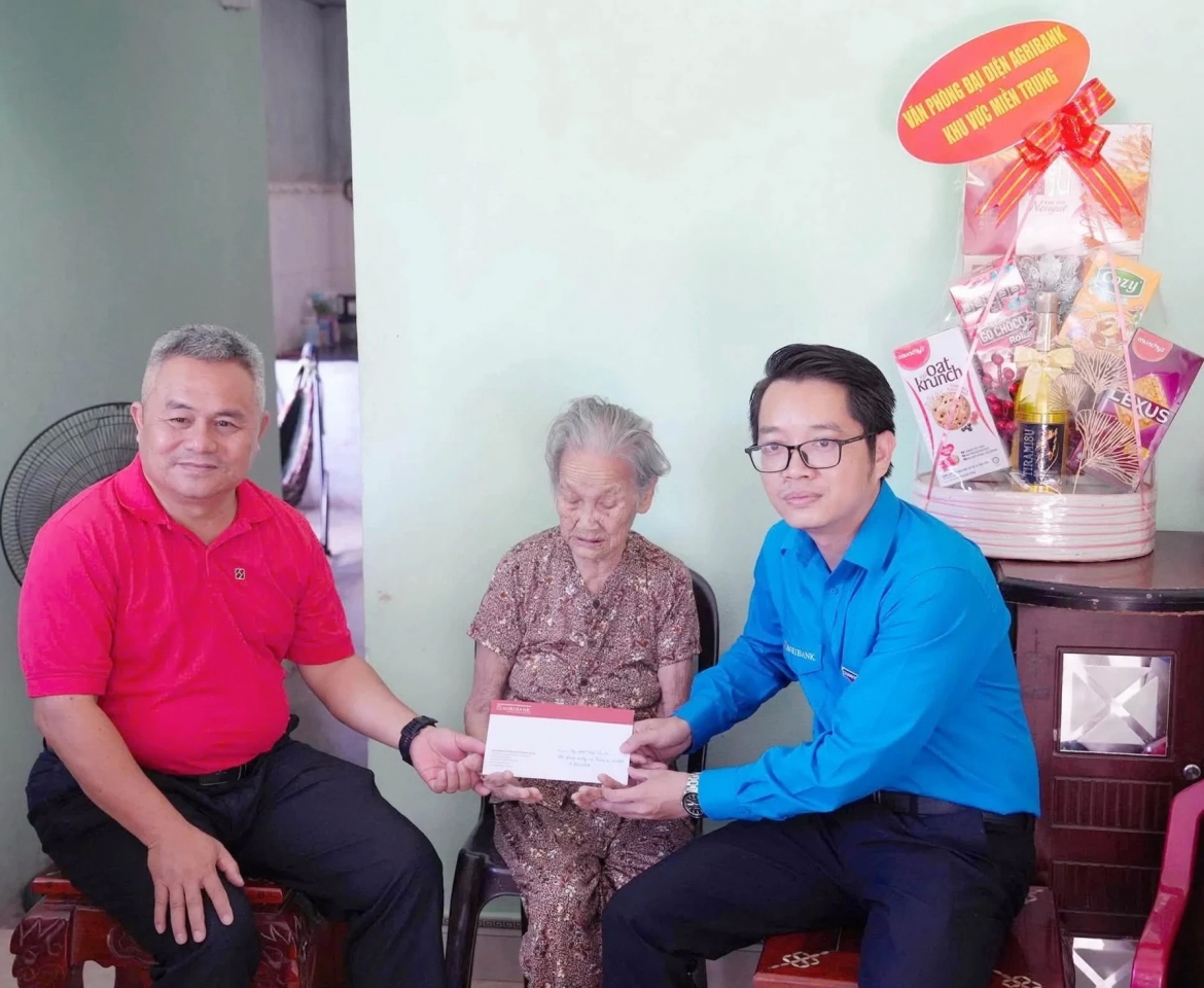 agribank mien trung thuc hien tot cong tac den on dap nghia hinh anh 6