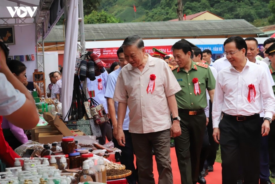 party and state leader attends all people s day for national security protection picture 3