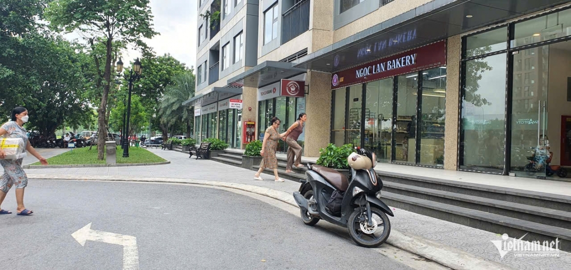 hang xom ke phut phat hien nam thanh nien tu vong trong can ho chung cu o ha noi hinh anh 2