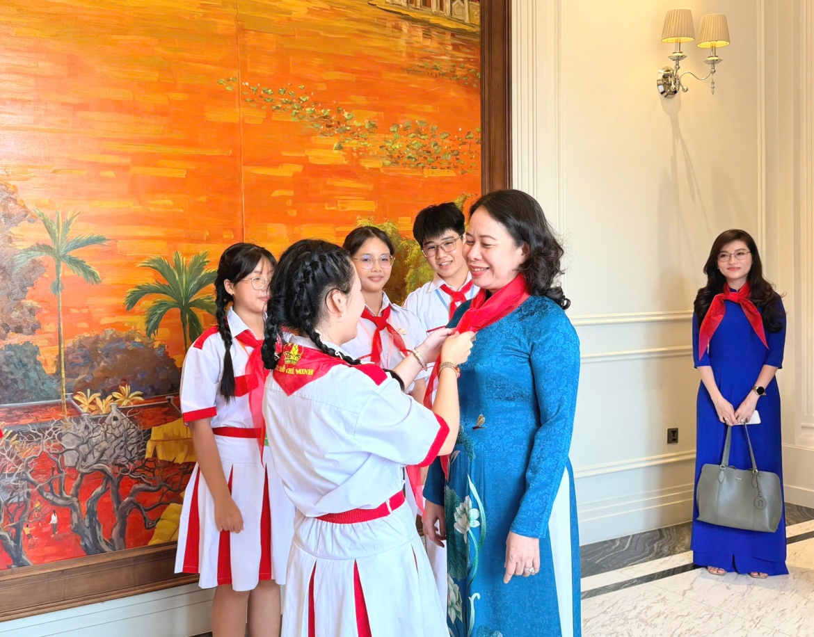 Phó Chủ tịch nước Võ Thị Ánh Xuân gặp mặt đoàn thiếu nhi “Em yêu Tổ quốc Việt Nam"
