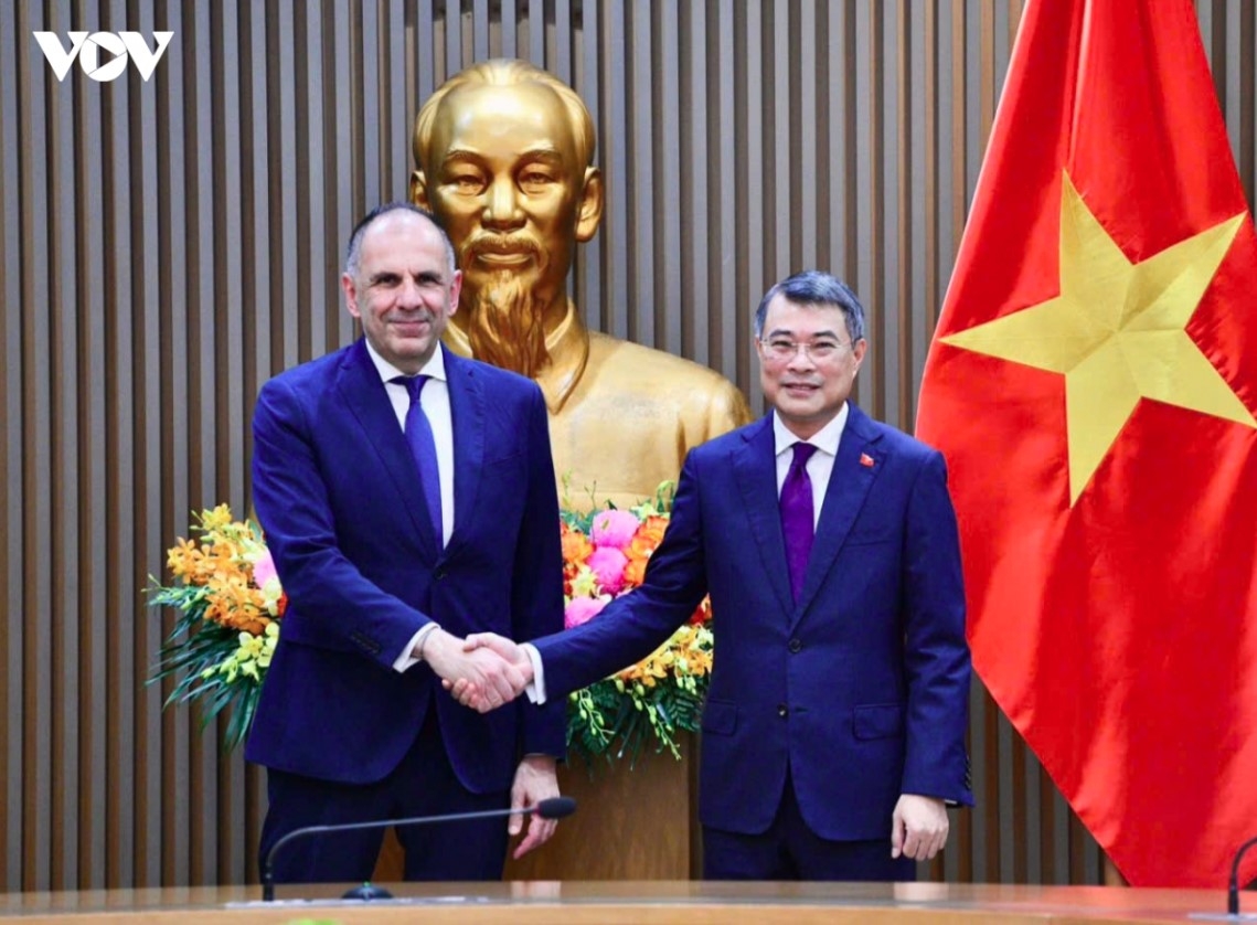 prime-minister-le-minh-hung-and-greek-foreign-minister-george-gerapetritis.jpg