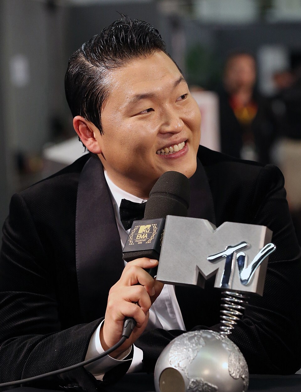  gangnam style lap ky tich 6 ty luot xem, psy van la tuong dai youtube cua k-pop hinh anh 2
