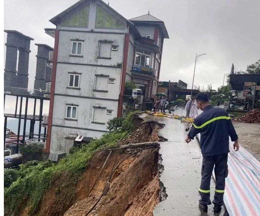 Duong len cong troi tam Dao sat lo sau mua lon hinh anh 1