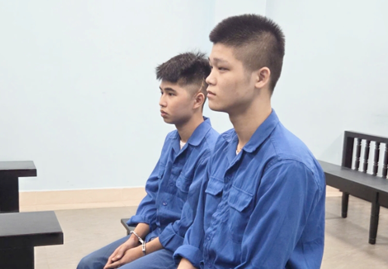 hai quai xe linh an tu vi thong chot, tong trong thuong canh sat hinh anh 1