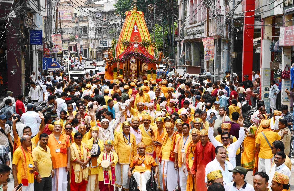 nguoi dan khap An Do don mung le hoi rath yatra hinh anh 1