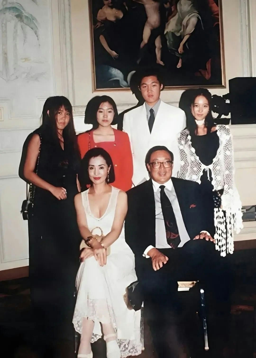 tu minh tinh den ba chu de che cua chinh that manh nhat hong kong hinh anh 2