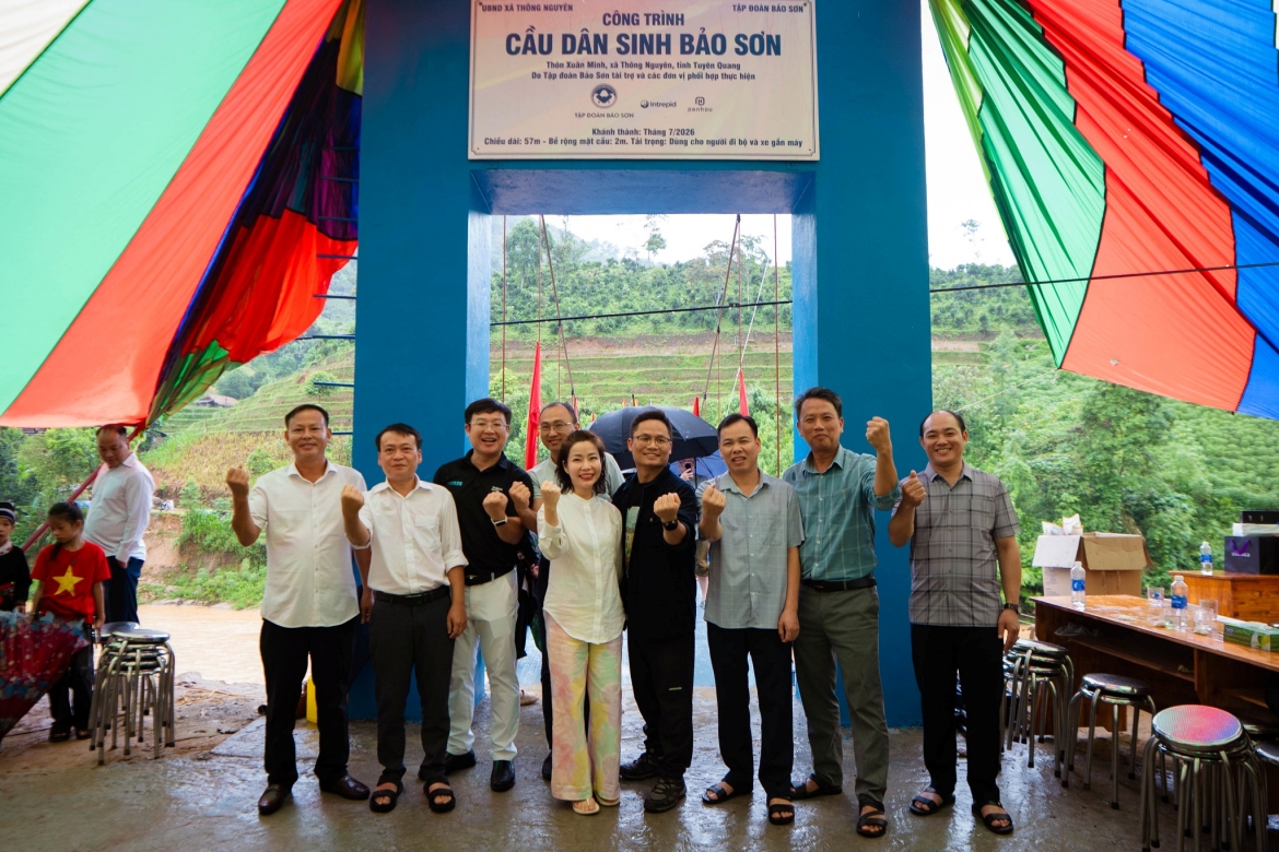 tu cay cau vuot lu, goi mo cach du lich dong gop cho cong dong hinh anh 5