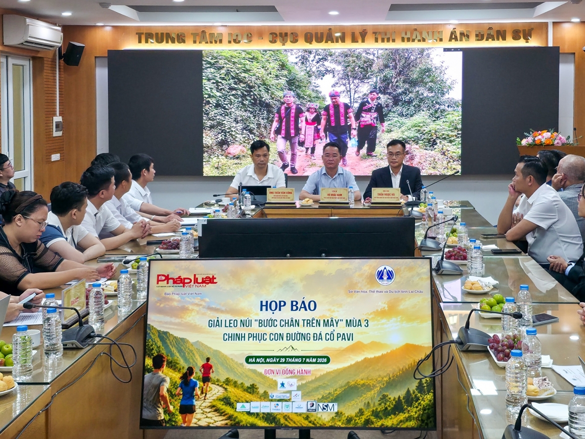 giai buoc chan tren may quang ba thien nhien, van hoa vung cao lai chau hinh anh 2